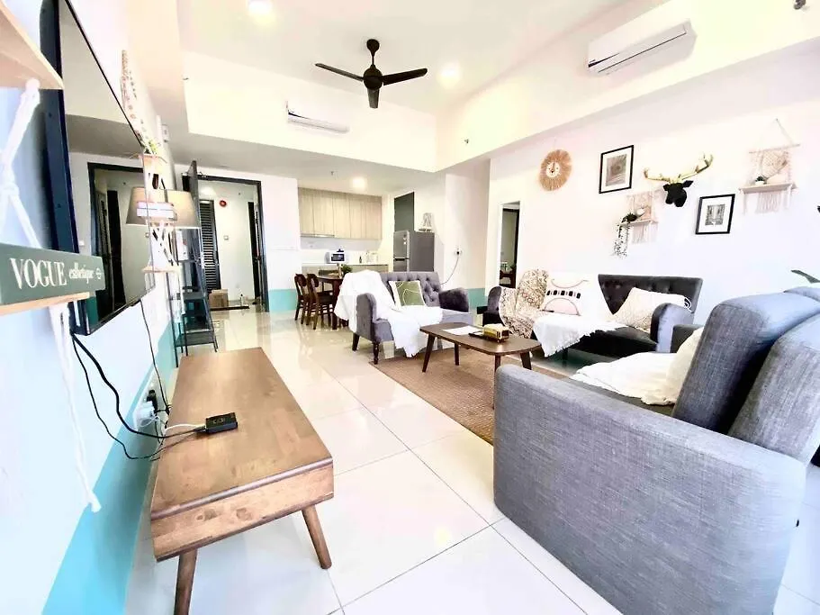 Tropicana 218 Macalister #Top Floor #Wideangleviews #Infinitypool #Georgetown #8Pax #3Br 2Bath #2Queen 4Single #Near Island Hospital #Quality Well Maintained #Private Host Appartement George Town