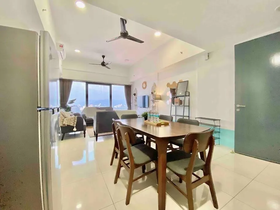 Appartement Tropicana 218 Macalister #Top Floor #Wideangleviews #Infinitypool #Georgetown #8Pax #3Br 2Bath #2Queen 4Single #Near Island Hospital #Quality Well Maintained #Private Host