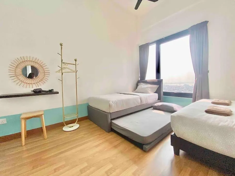Tropicana 218 Macalister #Top Floor #Wideangleviews #Infinitypool #Georgetown #8Pax #3Br 2Bath #2Queen 4Single #Near Island Hospital #Quality Well Maintained #Private Host Malaisie