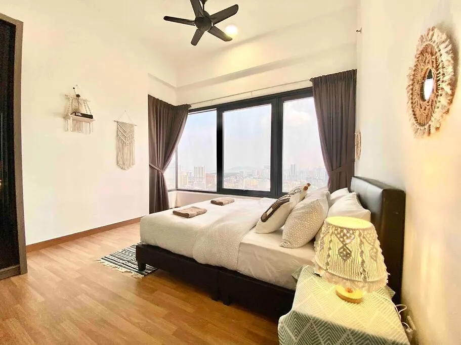 Tropicana 218 Macalister #Top Floor #Wideangleviews #Infinitypool #Georgetown #8Pax #3Br 2Bath #2Queen 4Single #Near Island Hospital #Quality Well Maintained #Private Host George Town