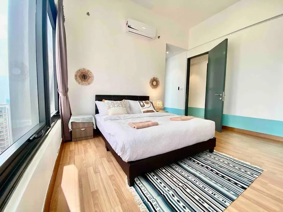 Appartamento Tropicana 218 Macalister #Top Floor #Wideangleviews #Infinitypool #Georgetown #8Pax #3Br 2Bath #2Queen 4Single #Near Island Hospital #Quality Well Maintained #Private Host Malesia