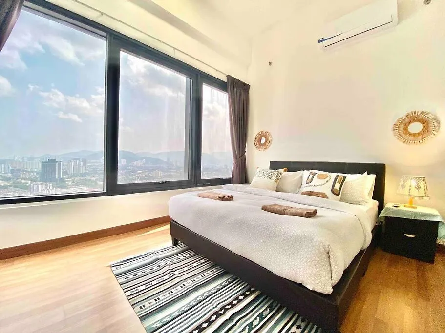 Appartamento Tropicana 218 Macalister #Top Floor #Wideangleviews #Infinitypool #Georgetown #8Pax #3Br 2Bath #2Queen 4Single #Near Island Hospital #Quality Well Maintained #Private Host Malesia