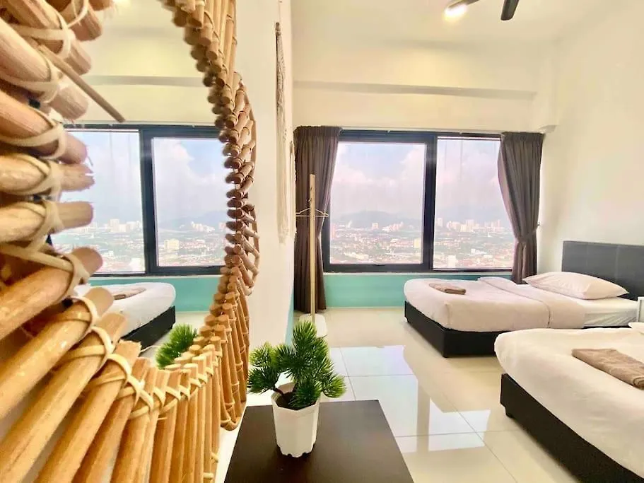 Tropicana 218 Macalister #Top Floor #Wideangleviews #Infinitypool #Georgetown #8Pax #3Br 2Bath #2Queen 4Single #Near Island Hospital #Quality Well Maintained #Private Host 0*, George Town