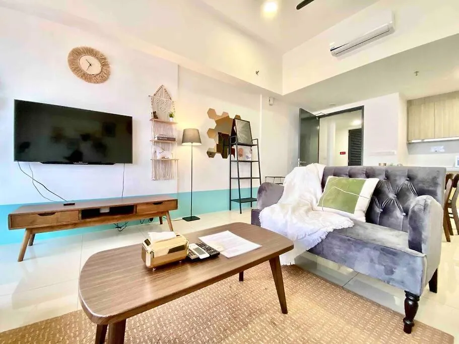 Tropicana 218 Macalister #Top Floor #Wideangleviews #Infinitypool #Georgetown #8Pax #3Br 2Bath #2Queen 4Single #Near Island Hospital #Quality Well Maintained #Private Host Malesia