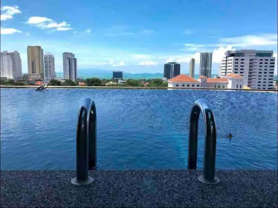Appartamento Tropicana 218 Macalister #Top Floor #Wideangleviews #Infinitypool #Georgetown #8Pax #3Br 2Bath #2Queen 4Single #Near Island Hospital #Quality Well Maintained #Private Host Malesia