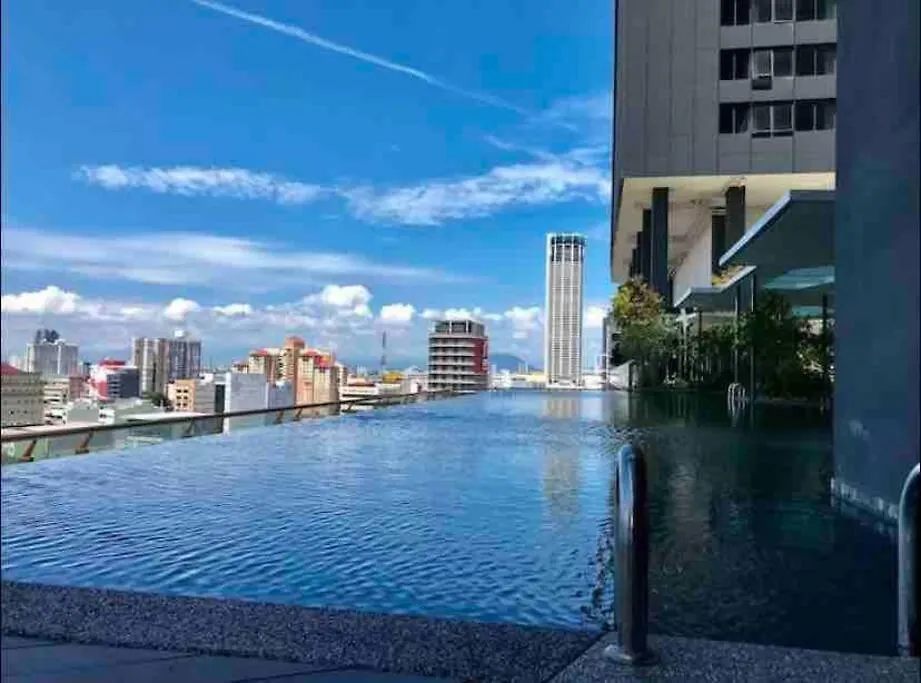Tropicana 218 Macalister #Top Floor #Wideangleviews #Infinitypool #Georgetown #8Pax #3Br 2Bath #2Queen 4Single #Near Island Hospital #Quality Well Maintained #Private Host Appartamento George Town