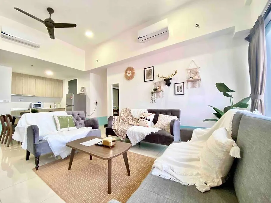 Tropicana 218 Macalister #Top Floor #Wideangleviews #Infinitypool #Georgetown #8Pax #3Br 2Bath #2Queen 4Single #Near Island Hospital #Quality Well Maintained #Private Host George Town