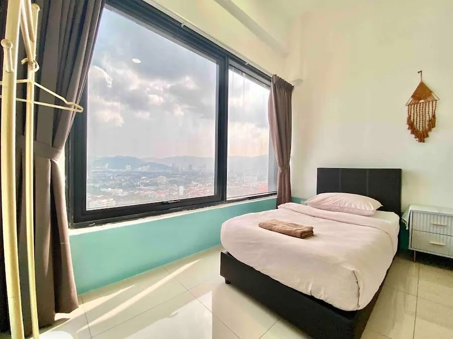 Tropicana 218 Macalister #Top Floor #Wideangleviews #Infinitypool #Georgetown #8Pax #3Br 2Bath #2Queen 4Single #Near Island Hospital #Quality Well Maintained #Private Host George Town