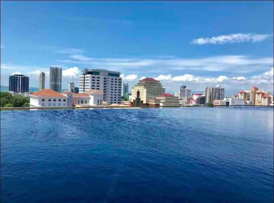 Tropicana 218 Macalister #Top Floor #Wideangleviews #Infinitypool #Georgetown #8Pax #3Br 2Bath #2Queen 4Single #Near Island Hospital #Quality Well Maintained #Private Host Malajzia