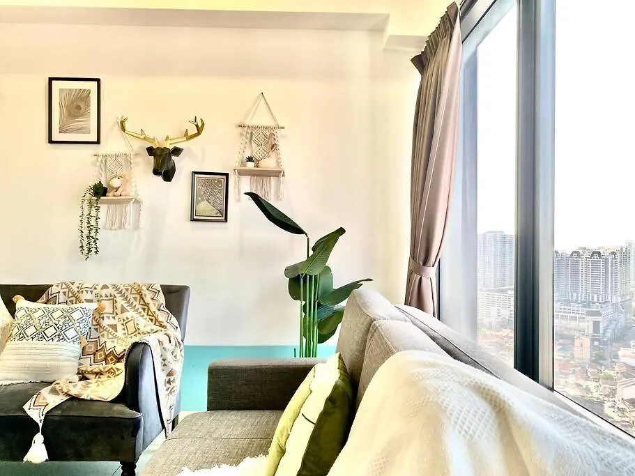 Tropicana 218 Macalister #Top Floor #Wideangleviews #Infinitypool #Georgetown #8Pax #3Br 2Bath #2Queen 4Single #Near Island Hospital #Quality Well Maintained #Private Host George Town