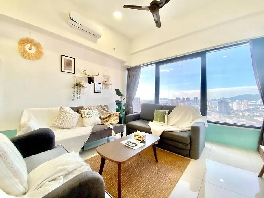 Tropicana 218 Macalister #Top Floor #Wideangleviews #Infinitypool #Georgetown #8Pax #3Br 2Bath #2Queen 4Single #Near Island Hospital #Quality Well Maintained #Private Host George Town